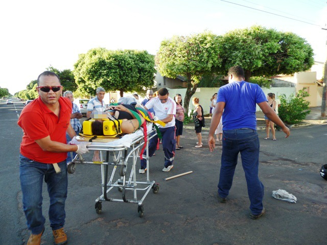 Sinalização confusa em cruzamento causa acidente grave no bairro Vila Nova