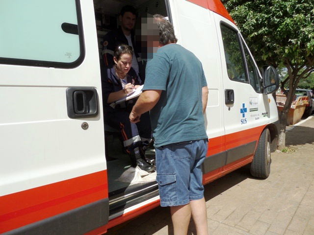 Familiares solicitam SAMU que constata óbito de idosa em prédio residencial Familiares solicitam SAMU que constata óbito de idosa em prédio residencial