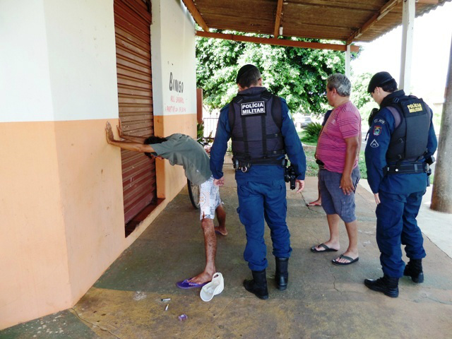 Mesmo de folga, delegado percebe furto e prende ladrão no bairro Santo André Mesmo de folga, delegado percebe furto e prende ladrão no bairro Santo André