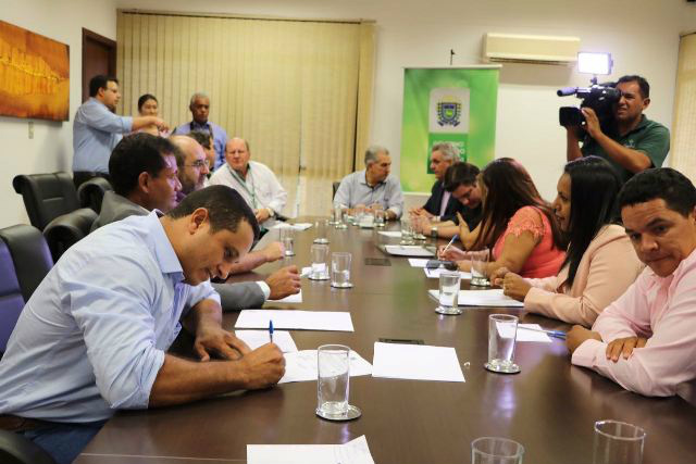 Silverado acompanha Prefeito Angelo Guerreiro e André Bittencourt em visita a Reinaldo Azambuja