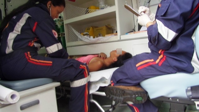 Jovem tenta suicídio, mas é salva pelo marido Jovem tenta suicídio, mas é salva pelo marido