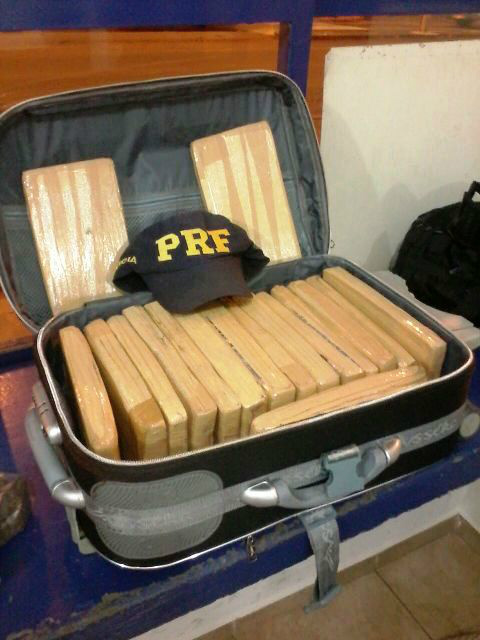 P.R.F. de Três Lagoas fizeram a apreensão de 16 kg de maconha em Água Clara