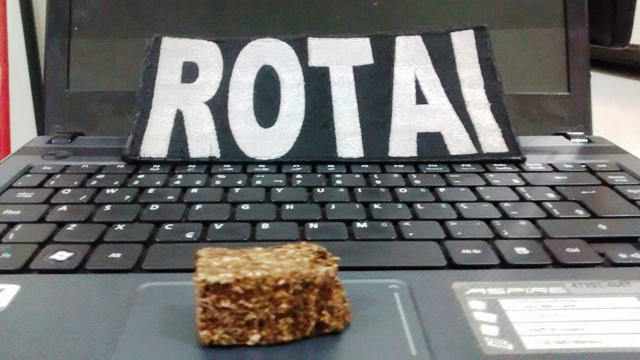 Maconha é apreendida em suposto local de venda de drogas Maconha é apreendida em suposto local de venda de drogas