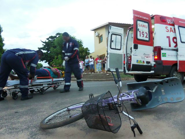 Tatuador bate em ciclista que andava pela contra mão; SAMU foi chamado no resgate 