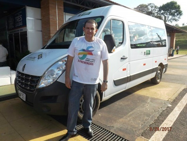Deputado Eduardo Rocha garante veículo para Saúde e anuncia mais 5 ambulâncias
