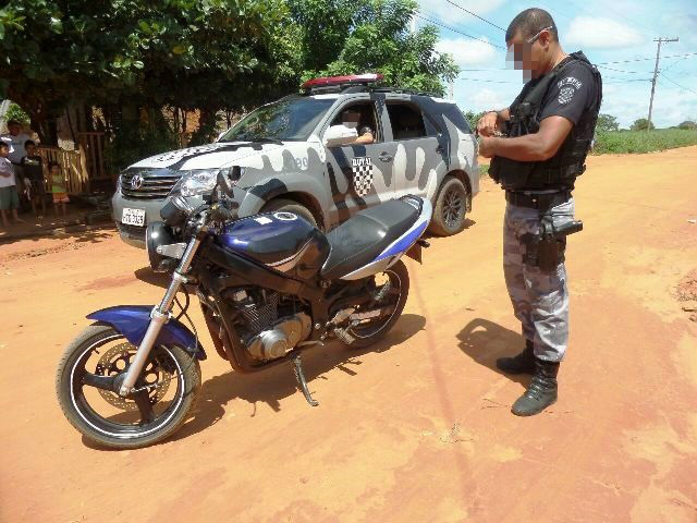 Jovem sem CNH tenta fugir, mas é detido pela ROTAI Jovem sem CNH tenta fugir, mas é detido pela ROTAI