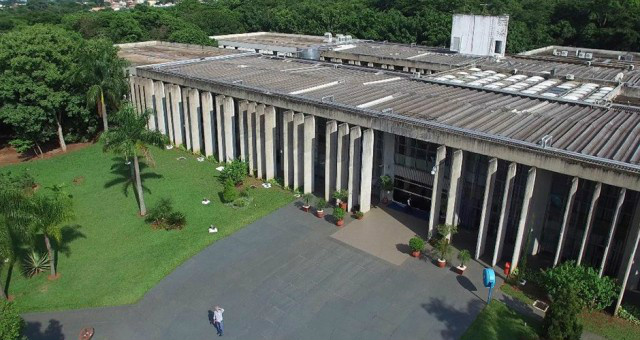 Assembléia do Estado demite e renomeia servidores