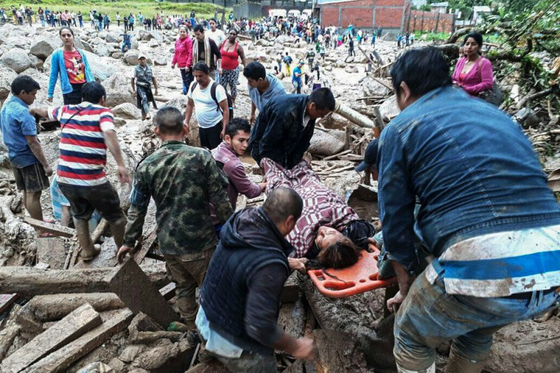 Em um dia, número de mortos em desastre na Colômbia mais que dobra Em um dia, número de mortos em desastre na Colômbia mais que dobra