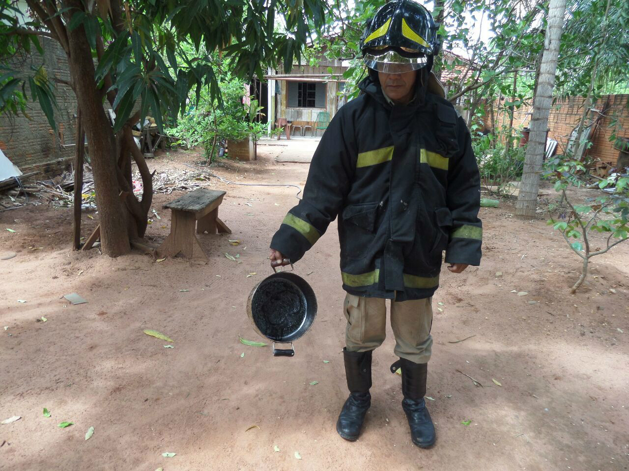Ação rápida do Corpo de Bombeiros evita incêndio em residência no Santa Rita Ação rápida do Corpo de Bombeiros evita incêndio em residência no Santa Rita