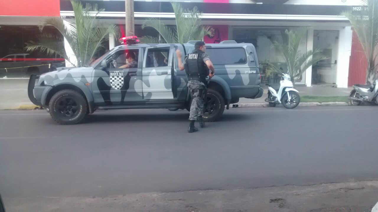 Jovem tem salário roubado em “saidinha” de banco em Três Lagoas Jovem tem salário roubado em “saidinha” de banco em Três Lagoas