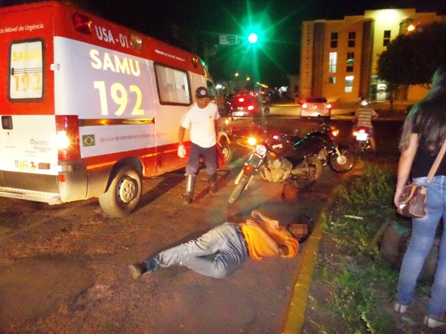 Entregador de lanches fica ferido em acidente na passagem de nível da João Dantas Entregador de lanches fica ferido em acidente na passagem de nível da João Dantas