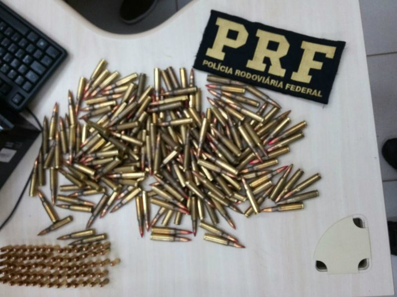 Em ação conjunta PRF e Policia Federal interceptam carregamento de drogas e munições