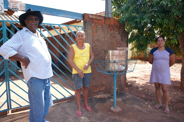 Moradores podem perder suas casas por terem acreditado em discursos de políticos Moradores podem perder suas casas por terem acreditado em discursos de políticos