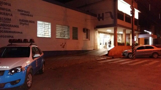 Por ciúmes homem bate em “rival” e acaba esfaqueado Por ciúmes homem bate em “rival” e acaba esfaqueado