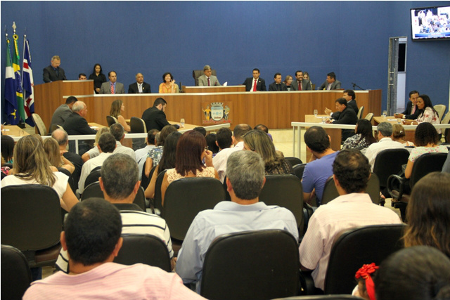 Câmara convoca secretário para esclarecimentos sobre falta de merenda Câmara convoca secretário para esclarecimentos sobre falta de merenda