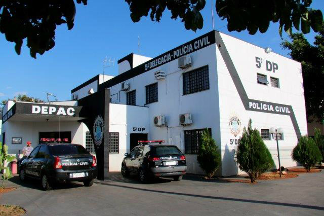 Para vingar de furto, homem invade casa e atropela assaltantes