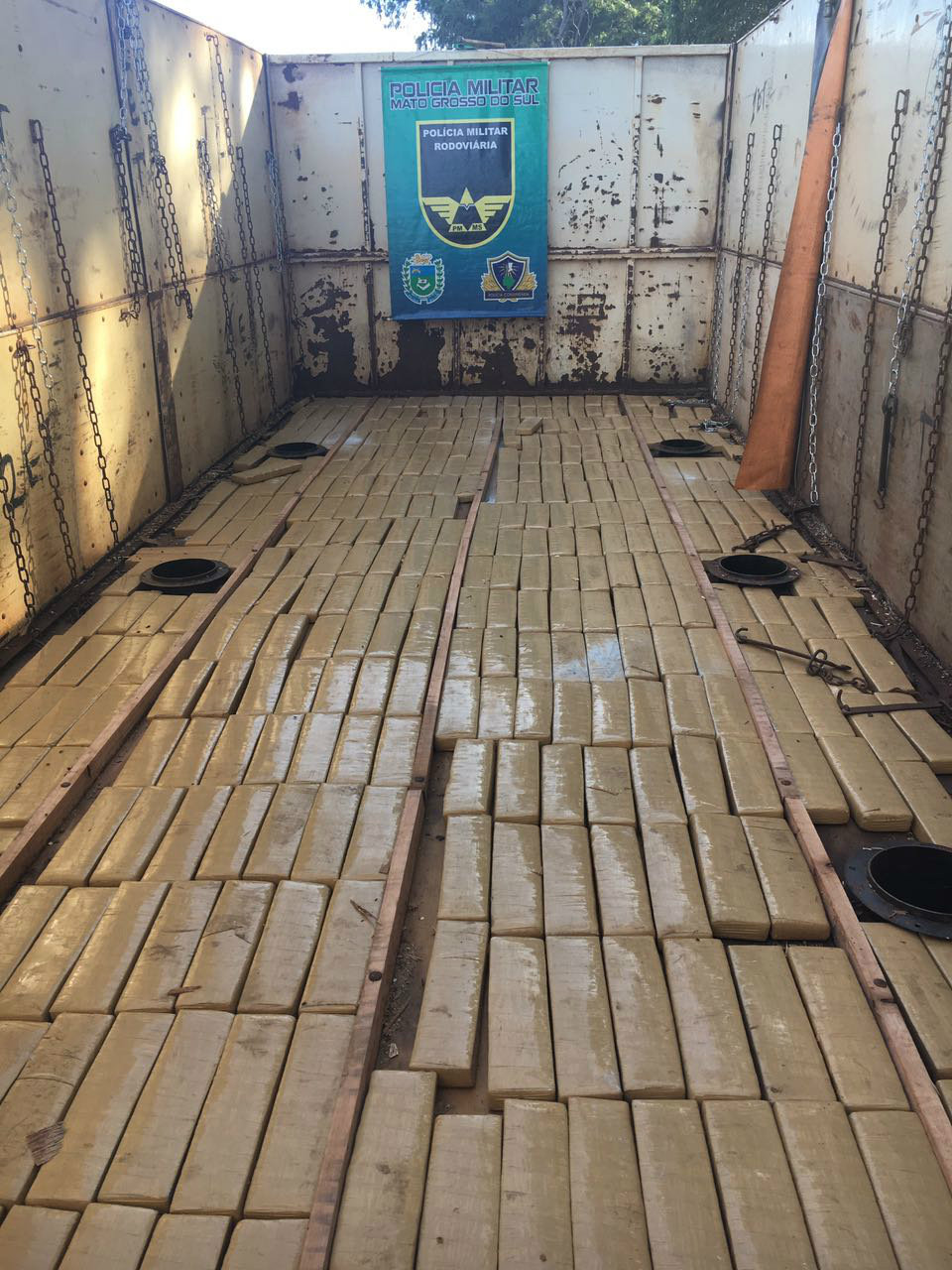 Polícia Militar Rodoviária aprende mais de uma tonelada de maconha