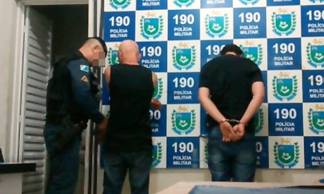 Veículos praticam “racha” e três pessoas acabam detidas pela PM 