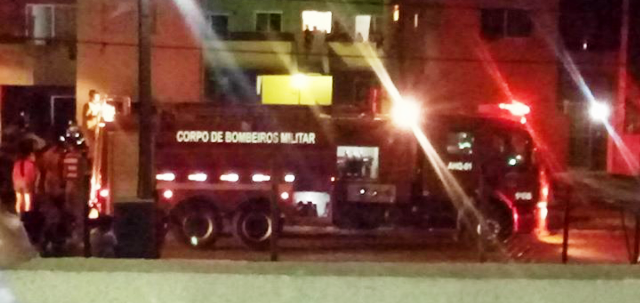 Bombeiros são chamados para apagar incêndio em apartamento no Novo Oeste Bombeiros são chamados para apagar incêndio em apartamento no Novo Oeste