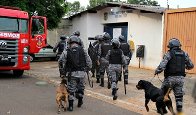 Tropa de Choque controla motim no presídio feminino da Capital Tropa de Choque controla motim no presídio feminino da Capital