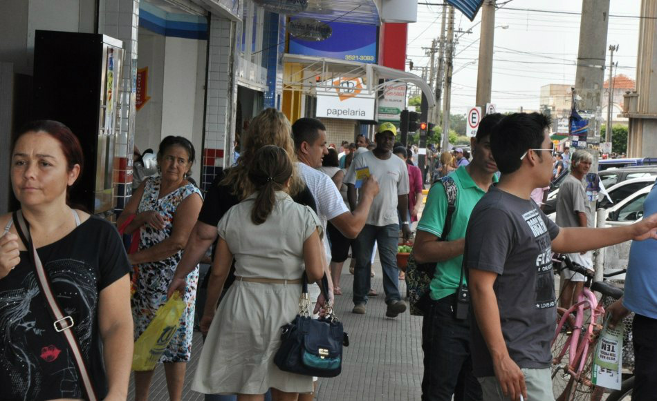 Comércio vai funcionar em horário especial neste final de semana 