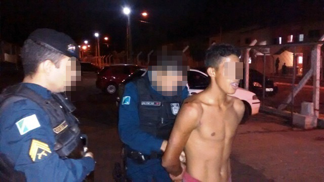 Menor ameaça agredir grupo de pessoas com pedaço de madeira e acaba apreendido Menor ameaça agredir grupo de pessoas com pedaço de madeira e acaba apreendido