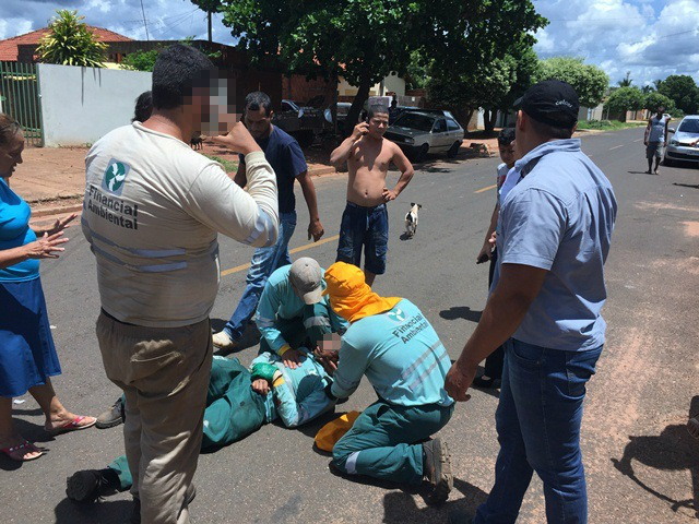  Coletor de lixo é atropelado quando descia de caminhão no Parque São Carlos 