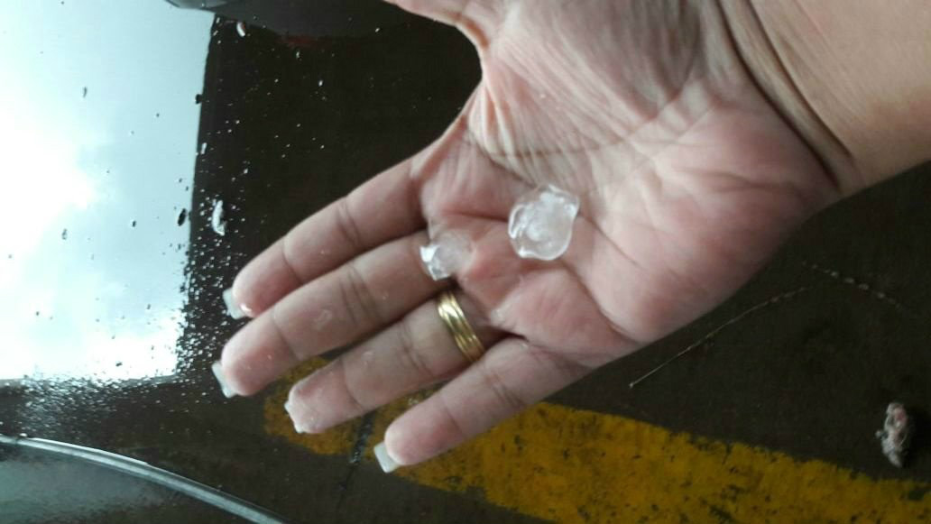 Chuva de granizo atinge Três Lagoas e assusta moradores Chuva de granizo atinge Três Lagoas e assusta moradores