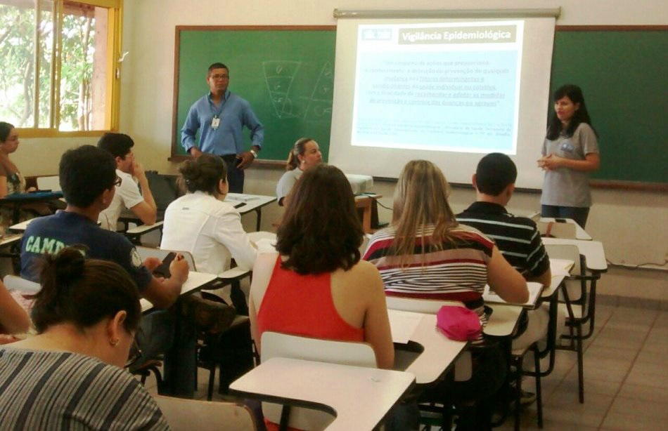 Profissionais da Secretaria da Saúde ministram palestra a alunos da UFMS