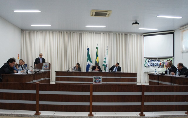 Vereadores convocam secretário para explicar ‘cortes’ de recursos na Educação Vereadores convocam secretário para explicar ‘cortes’ de recursos na Educação