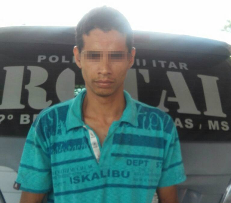 Morador que fugiu da ROTAI se escondeu em forro de casa por esconder espingarda Morador que fugiu da ROTAI se escondeu em forro de casa por esconder espingarda