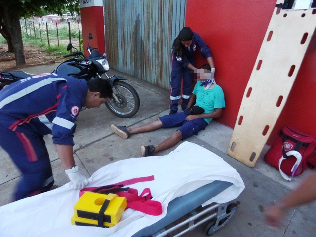 Jovem de 25 anos é socorrido a UPA após acidente em avenida Jovem de 25 anos é socorrido a UPA após acidente em avenida