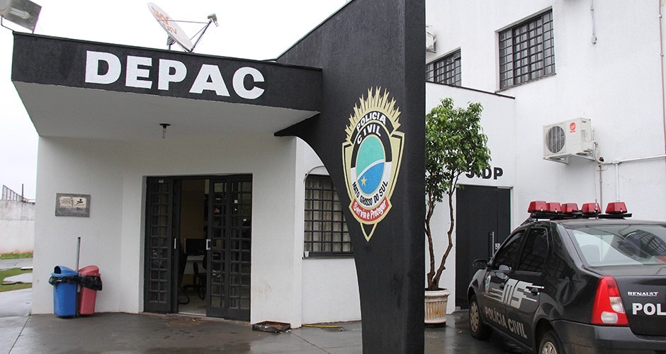 Homem tenta roubar plantação e acaba violentado com mandioca por populares Homem tenta roubar plantação e acaba violentado com mandioca por populares