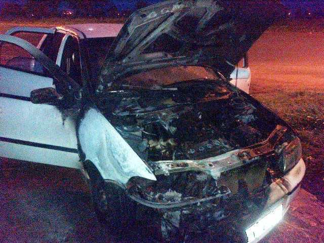 Jovem compra carro em sítio e quando chegava a Três Lagoas percebe incêndio em seu veículo 