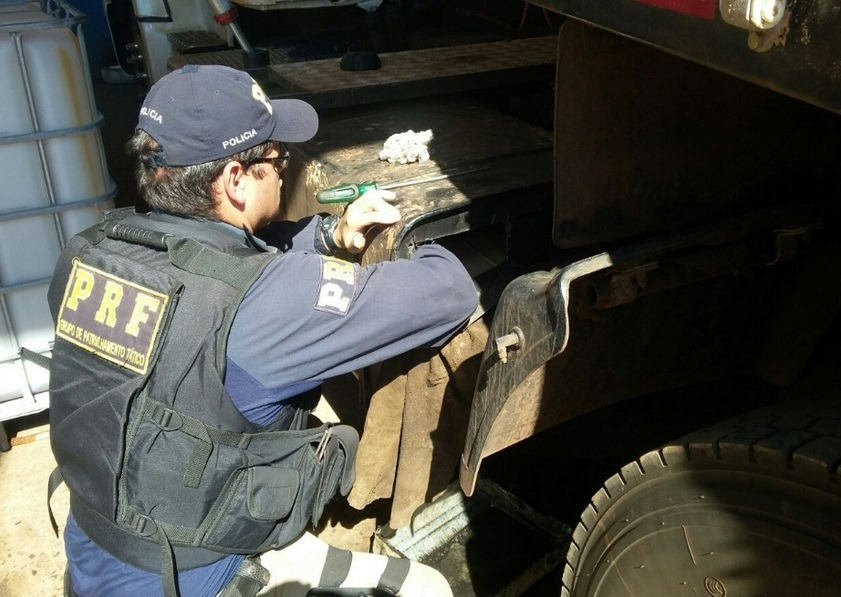 Carga com cerca de meia tonelada de pasta base de cocaína é apreendida pela PRF Carga com cerca de meia tonelada de pasta base de cocaína é apreendida pela PRF