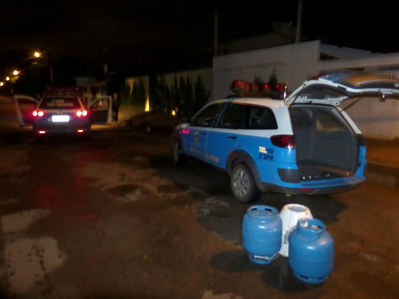 Ladrão escapa da polícia, mas deixa materiais furtados de residências do bairro Lapa Ladrão escapa da polícia, mas deixa materiais furtados de residências do bairro Lapa