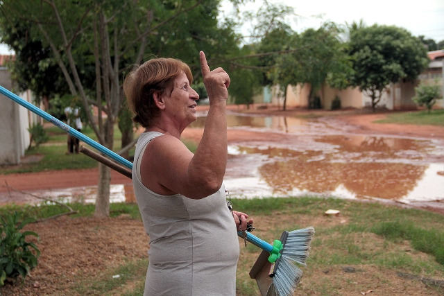 Moradores do Jd. Dourados vão se despedindo dos problemas com água empoçada