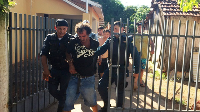 Assaltante que saiu ontem do presídio é linchado por populares após roubo 
