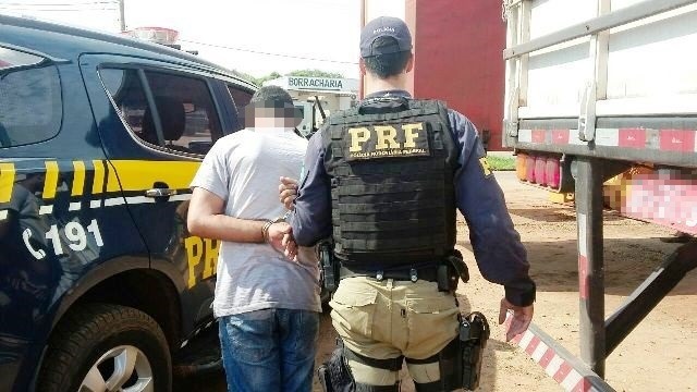 Jovem é preso na BR-262 com 171 Kg de cocaína 