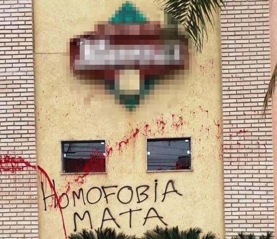 Pizzaria é pichada e o caso gera discussões no facebook