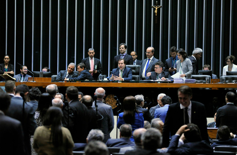 Câmara recebe oito pedidos de impeachment do presidente Michel Temer