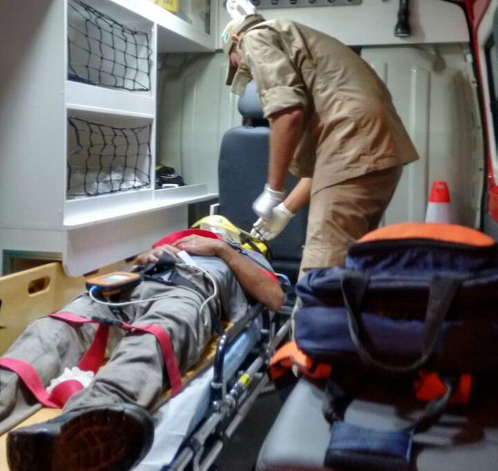 Em acidente, motociclista desmaia e é socorrido pelo Corpo de Bombeiros 