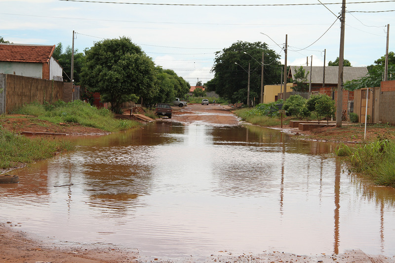 Vereadores pedem solução para situação de vias de diversos bairros 