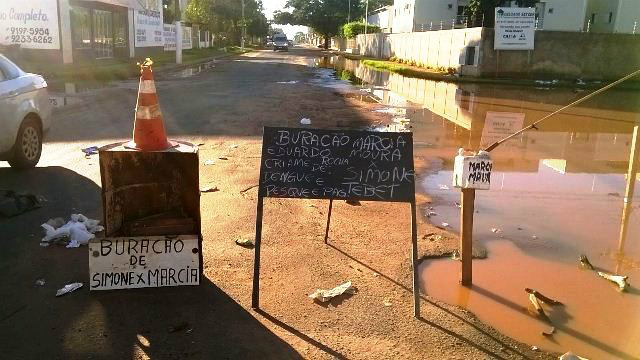 População cobra dos governantes soluções para buracos e alagamentos no Vila Alegre População cobra dos governantes soluções para buracos e alagamentos no Vila Alegre