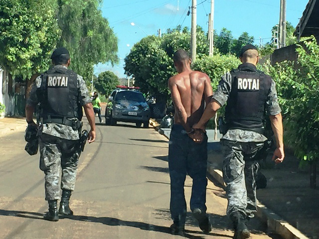 Bombeiro à paisana prende ladrão que furtou residência no Parque São Carlos Bombeiro à paisana prende ladrão que furtou residência no Parque São Carlos