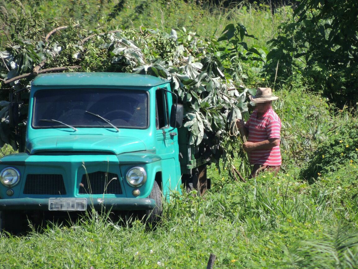 Três-lagoense flagrado jogando lixo em lagoa do município terá quer dar explicações ao MPE