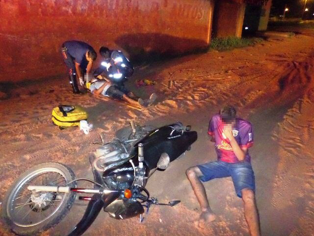 Jovens caíram de moto por conta de acúmulo de areia em via pública no Santa Terezinha 