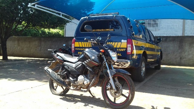 Polícia Rodoviária Federal recupera motocicleta roubada há 3 anos Polícia Rodoviária Federal recupera motocicleta roubada há 3 anos