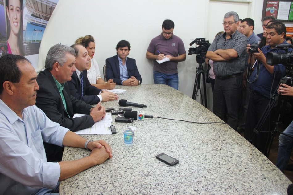 “Não tenho nada a esconder”, diz Angelo Guerreiro em coletiva com a imprensa