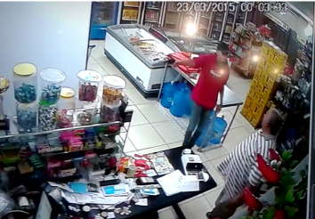 Assaltante rende comerciante e funcionário para roubar o “Nelsão Conveniência” 